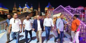 محافظ أسيوط يحتفل بالعيد على طريقته الخاصة.. أجرى رحلةللملاهي مع دار ايتام.. وشارك المواطنين الفرحة في نادي العاملين - الكويت الاخباري