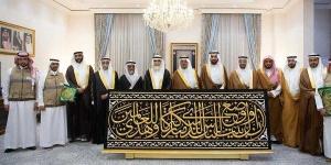 نيابة عن الملك سلمان .. تسليم كسوة الكعبة الجديدة إلى سدنة بيت الله الحرام - الكويت الاخباري