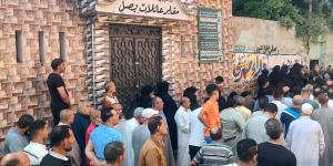 المئات يشيعون جثمان شاب ضحية الإهمال الطبي بالمحلة.. صور وفيديو - الكويت الاخباري