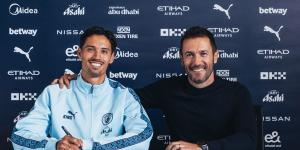 مانشستر سيتي يتعاقد مع لاعب الوسط الهولندي رايندرس - الكويت الاخباري