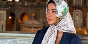يارا السكري بالحجاب في مسجد آيا صوفيا بـ تركيا - الكويت الاخباري