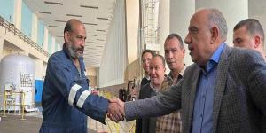 وزير الكهرباء يتفقد محطة توليد كهرباء السد العالي بمحافظة أسوان - الكويت الاخباري