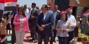 مدبولي يتفقد مدرسة الشهيد رزق بزاوية صقر بالبحيرة - الكويت الاخباري