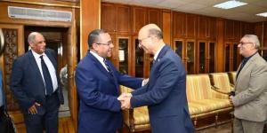 رئيس جامعة أسيوط يستقبل نخبة من المشاركين في الملتقى العلمي الثاني بكلية التجارة - الكويت الاخباري