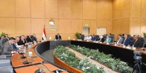 وزير الإسكان يعقد اجتماعًا للجنة التنسيقية العليا ويوجه رؤساء المدن الجديدة بالعمل على إجراءات ترشيد الاستهلاك - الكويت الاخباري
