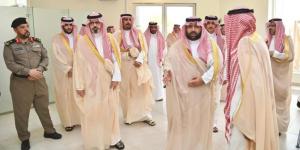 أمير منطقة جازان يتفقد مكتب الضمان الاجتماعي بمحافظة جزر فرسان - الكويت الاخباري