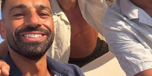 محمد صلاح يظهر مع عبدالله السعيد وحجازي من عطلتهما الصيفية..شاهد - الكويت الاخباري
