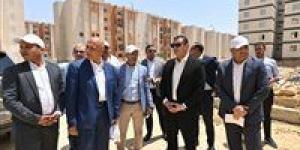 وزير الإسكان يتفقد أعمال تطوير المحاور والطرق الرئيسية ومشروعا سكنيا ومحطة صرف صحي بمدينة بدر - الكويت الاخباري
