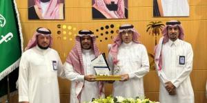 مدير عام تعليم الطائف يكرم مديري مكاتب التعليم - الكويت الاخباري