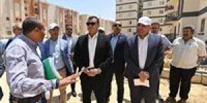 وزير الإسكان يتفقد أعمال تطوير المحاور والطرق الرئيسية ومشروعا سكنيا ومحطة صرف صحي بمدينة بدر - الكويت الاخباري