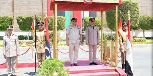 الفريق أحمد خليفة رئيس الأركان يلتقى رئيس أركان القوات البرية بالجيش الليبى - الكويت الاخباري