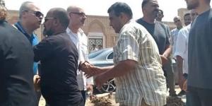 تامر عبدالمنعم يستقبل عزاء والده بمدافن الأسرة - الكويت الاخباري