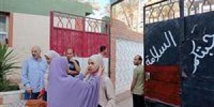 بدء إجراءات تفتيش طلاب الثانوية العامة أمام اللجان في رابع أيام ماراثون الامتحانات - الكويت الاخباري