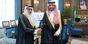 أمير الحدود الشمالية يتسلّم التقرير السنوي لأداء مطارات المنطقة لعام 2024 - الكويت الاخباري