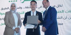 الممول الملتزم ضريبياً.. وزير المالية يكرم شركة هواوي ويمنحها شهادة تقدير - الكويت الاخباري