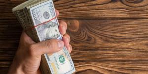 لماذا يرجح السوق تراجع الدولار إلى مستويات قياسية في 2025؟ - الكويت الاخباري