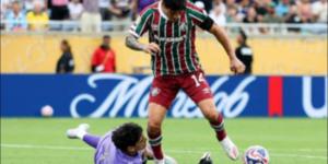 شاهد .. مشادة عنيفة بين نجم الهلال وأحد المشجعين بعد الهزيمة من فلومينينسى - الكويت الاخباري