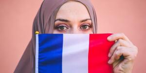 الفرنسيات المحجبات يواجهن ببلدهن العنف اللفظي والجسدي المعادي للإسلام - الكويت الاخباري