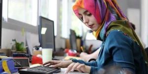 هل يجوز للمرأة العمل بدون إذن زوجها؟.. الإفتاء تجيب - الكويت الاخباري
