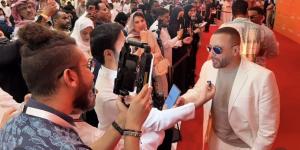 السقا يتجاهل أزمة مها الصغير ويشارك متابعيه صورا من عرض فيلمه بالسعودية - الكويت الاخباري