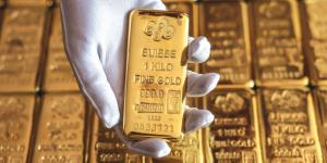 الذهب يهبط وسط تفاؤل بشأن مفاوضات التجارة وتراجع الدولار يحدّ من الخسائر - الكويت الاخباري