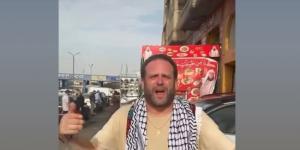 ممثل أمريكي خلال زيارته لـ مصر بـ«الكوفية»: من الجميل سماع الأذان «فيديو» - الكويت الاخباري