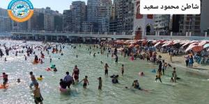 كاملة العدد.. زحام بشواطئ الإسكندرية وتباين ألوان الرايات - الكويت الاخباري