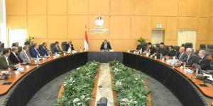 وزير الإسكان يعقد اجتماعًا مع مسئولى الهيئة الهندسية للقوات المسلحة لبحث التعاون بشأن عدد من الملفات - الكويت الاخباري