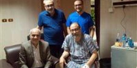 رئيس جامعة أسوان يزور المدير التنفيذي للمستشفيات الجامعية بعد حادث - الكويت الاخباري