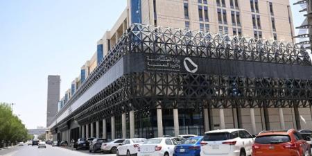 الصناعة تصدر (13) رخصة تعدينية جديدة خلال فبراير الماضي - الكويت الاخباري