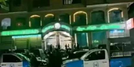 مسلحون قبليون يحاصرون مستشفى في صنعاء بعد وفاة طفلة بـ”إهمال طبي”- صور - الكويت الاخباري