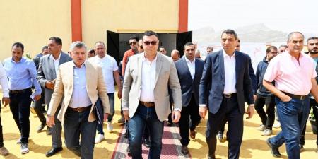 وزير الإسكان يتابع أعمال البنية التحتية في السويس .. 2ور - الكويت الاخباري