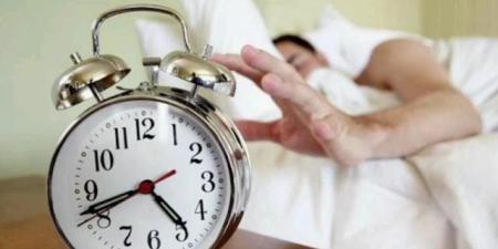 حكم من سمع أذان الفجر ولم يصل ونام؟.. أمينة الفتوى تجيب  - الكويت الاخباري