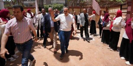 محافظ أسيوط يشهد حفل تخريج طالبات مدرسة الأمل للصم ويؤكد دعمه لذوي الهمم - الكويت الاخباري