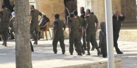 عشرات المستوطنين يقتحمون باحات المسجد الأقصى تحت حماية شرطة الاحتلال - الكويت الاخباري