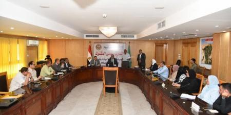 محافظ الفيوم يستمع للمواطنين ويوجه بحزمة من الدعم والخدمات للأولى بالرعاية - الكويت الاخباري