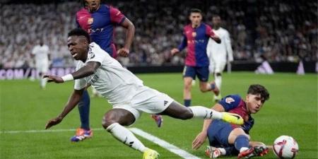 سنة أولى كلاسيكو.. تعرف علي حكم مباراة ريال مدريد وبرشلونة بالدوري الإسباني - الكويت الاخباري