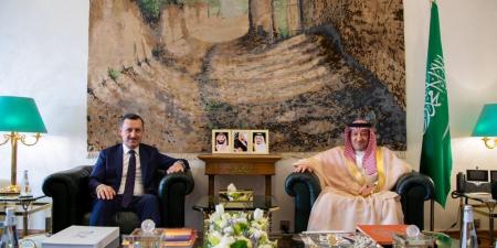 الخريجي يستعرض سبل التعاون مع سفير تركيا لدى المملكة - الكويت الاخباري