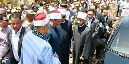 رسالة وفاء لأزهرى ومحافظ الشرقية في مقام الإمام. #وزارة_الأوقاف #خطبة_الجمعة #تحريف_القرآن #إكرام_السياح #الإسلام_والعهود #جمعة_9_مايو #قرية_السلام #بلبيس #صورة_الإسلام #علماء_الأزهر #الوعي_الديني #قيمة_العلماء #تكريم_العلماء #السياحة_في_الإسلام #رسالة_الجمعة - الكويت الاخباري