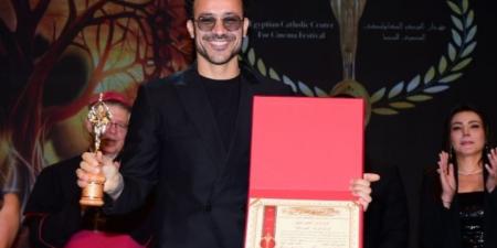 أحمد داود أفضل ممثل عن فيلم الهوي سلطان بمهرجان المركز الكاثوليكي| فيديو - الكويت الاخباري