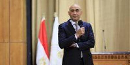 وزير التعليم يعقد اجتماعًا مع مديرى المديريات الإدارات لمتابعة الاستعدادات النهائية للامتحانات - الكويت الاخباري