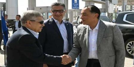 رئيس الوزراء يبدأ زيارة لتفقد وافتتاح عددٍ من مشروعات ”المنطقة الاقتصادية لقناة السويس” - الكويت الاخباري
