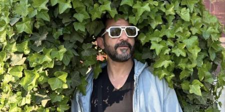 مقطوع من شجرة .. أحمد حلمي يثير الجدل بصورة طريفة على إنستجرام - الكويت الاخباري