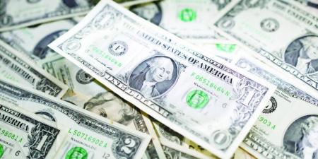 الدولار يرتفع مقابل عملات الملاذ الآمن في بداية تعاملات الأسبوع - الكويت الاخباري