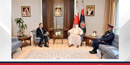 وزير الداخلية يستقبل رئيس هيئة أركان الدفاع للقوات المسلحة البريطانية السابق ويشيد بالعلاقات الاستراتيجية مع المملكة المتحدة - الكويت الاخباري