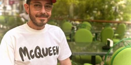 "بلد الحب والسلام" .. أحمد زاهر يتغزل فى بيروت .. شاهد  - الكويت الاخباري
