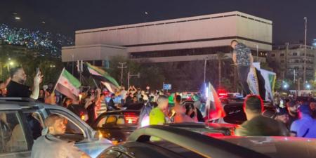 بعد وساطة ولي العهد.. احتفالات في دمشق برفع العقوبات عن سوريا - الكويت الاخباري