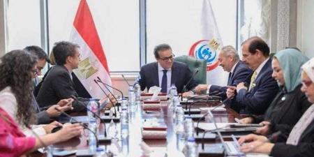 وزير الصحة يبحث مع وفد البنك الدولي تعزيز التعاون في ملف التنمية البشرية - الكويت الاخباري