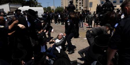 حملة لاعتقال الحريديم الفارين من الخدمة وقادتهم يهددون بإسقاط الحكومة - الكويت الاخباري