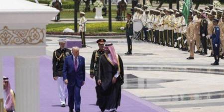 لماذا استبدلت السعودية السجادة الحمراء في مراسم استقبال ترامب؟.. ( تفاصيل) - الكويت الاخباري